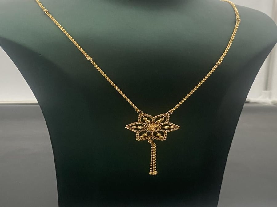 عقد ذهب عيار 21 الوزن 6.8 جرام