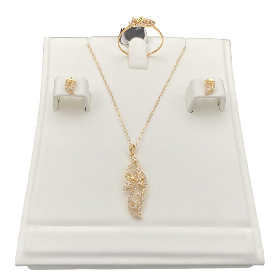 Half gold set 18 karat weight 3.10 grams