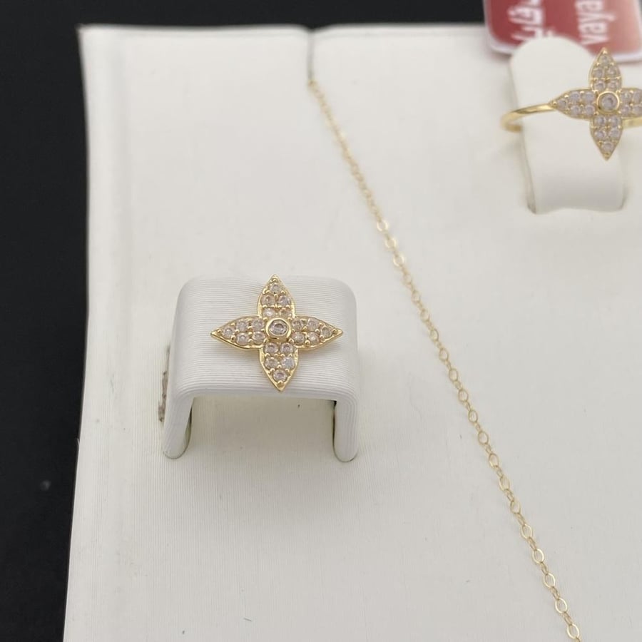 Half children's set of 18-karat gold weighing 1.78 grams