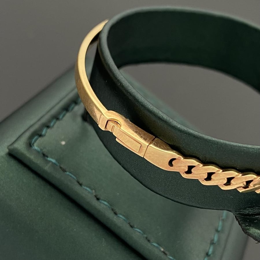 Gold bracelet weighing 5.14 grams
