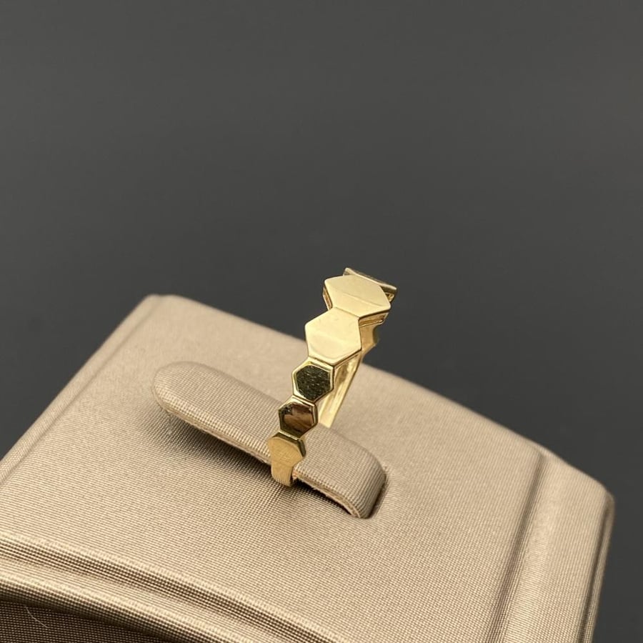 Gold ring 18 karat weight 1.78 grams