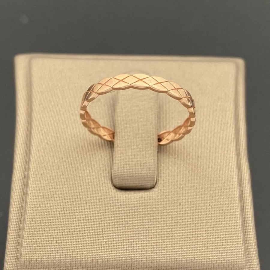 Gold ring 18 karat weight 1.21 grams