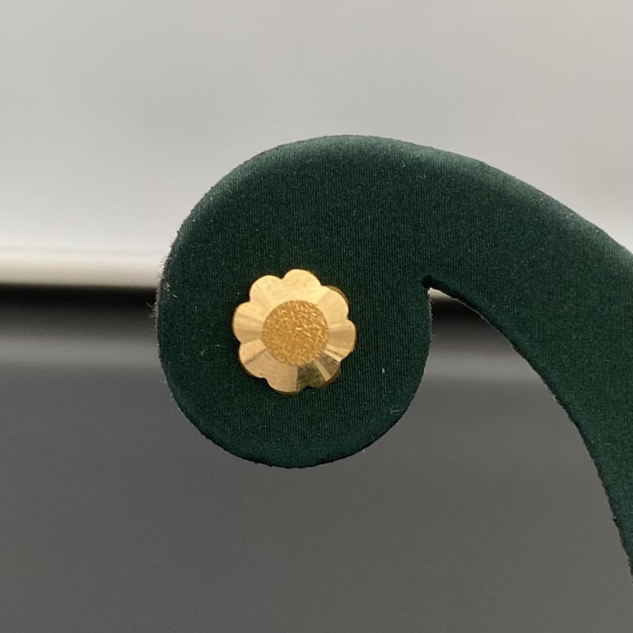 Gold ring 21 karat weight 1.14 grams