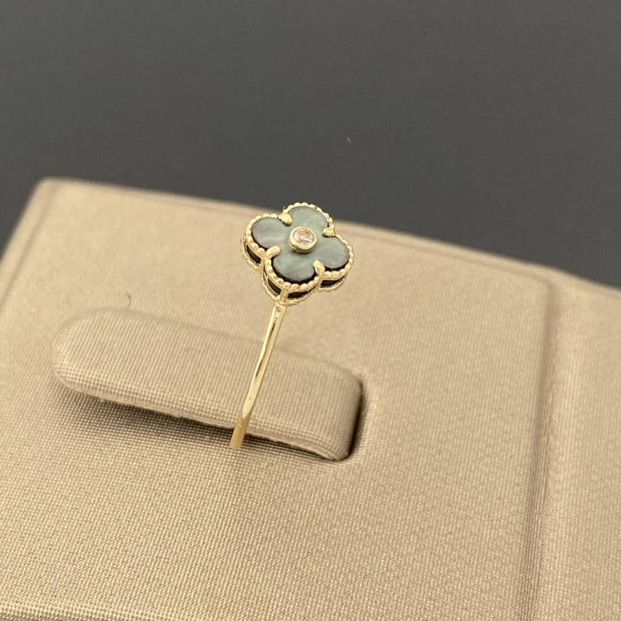 Gold ring 18 karat weight 0.61 grams