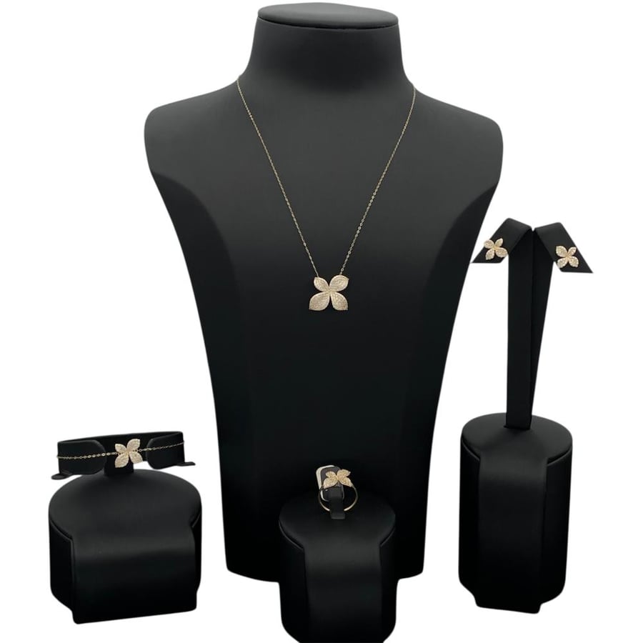Gold jewelry set 18 karat weight 5.54 grams