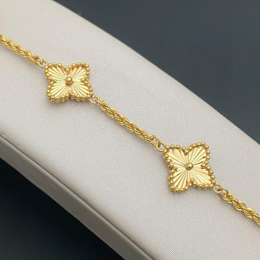 Gold bracelet 21 karat weight 5.54 grams