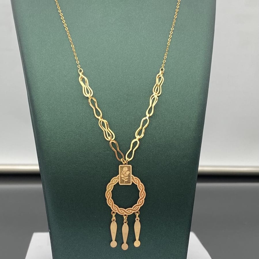 Gold necklace 21 karat weight 1.09 grams