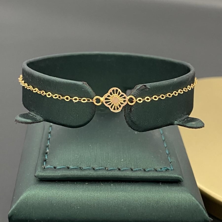 Gold set 21 karat weight 5.70 grams