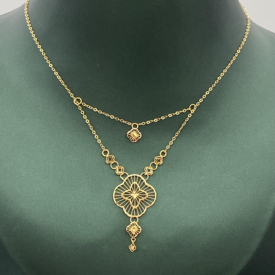 Gold set 21 karat weight 5.70 grams