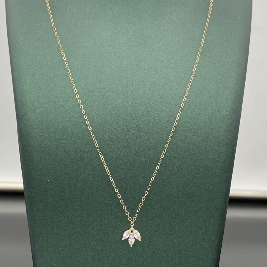 Gold necklace 18 karat weight 0.45 grams
