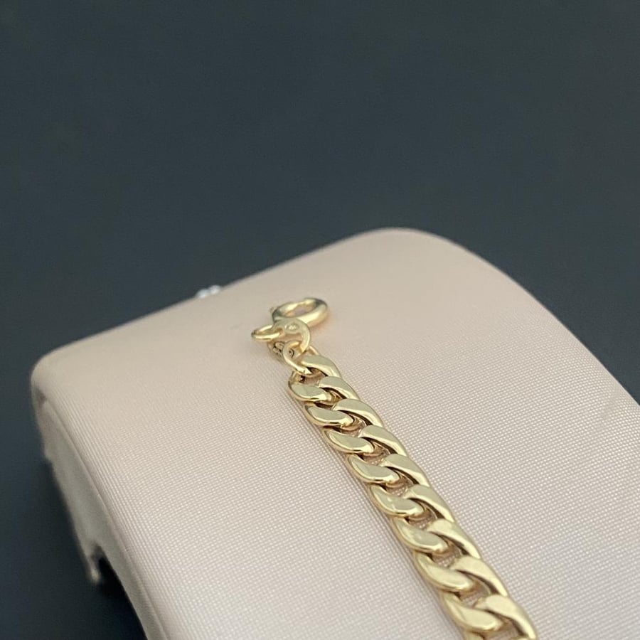 Gold bracelet 18 karat weight 1.65 grams