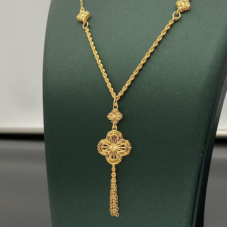 Gold necklace 21 karat weight 2.50 grams