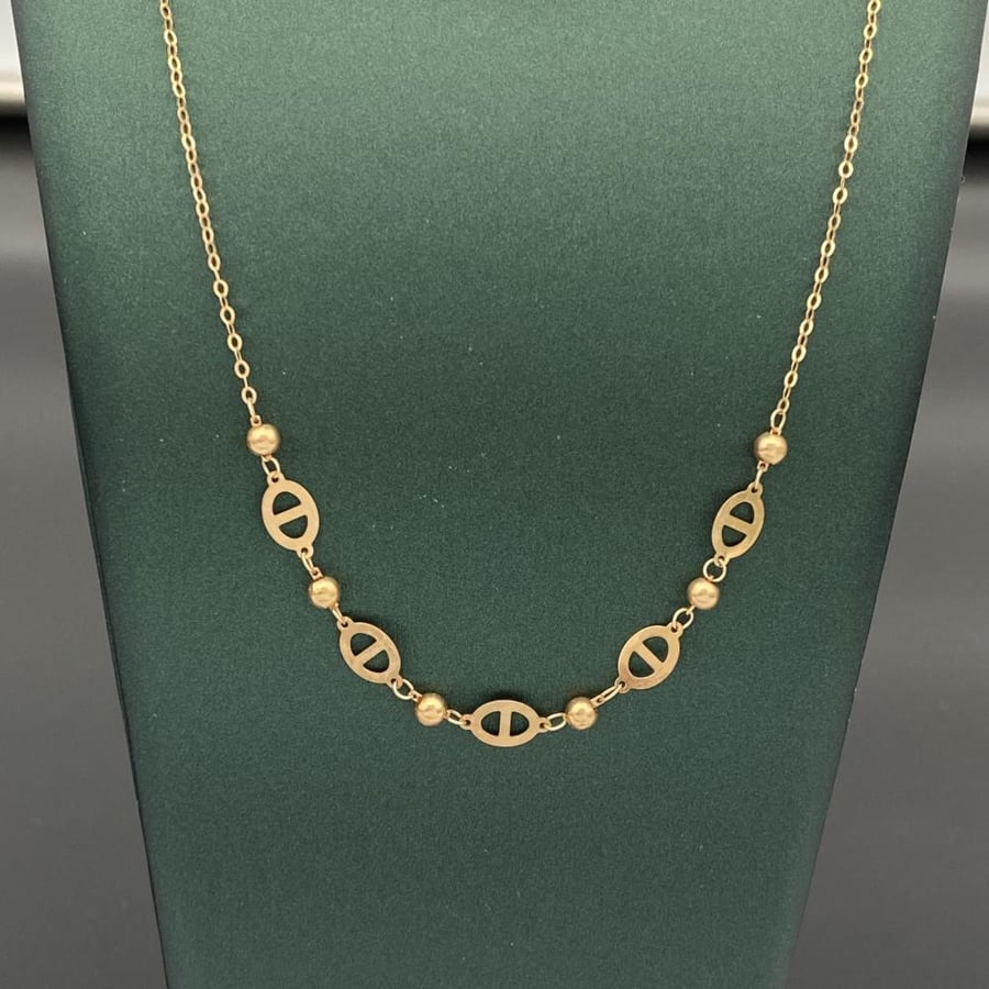 18 karat gold necklace, weight 1.10 grams