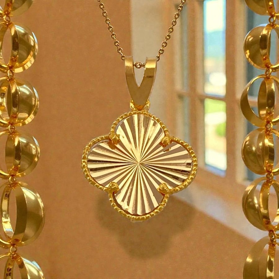 A 21-karat gold pendant, weight 0.97 grams