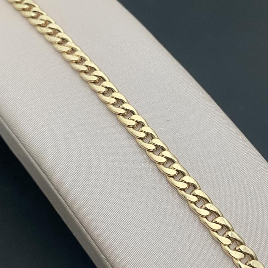 Gold bracelet 18 karat weight 1.65 grams