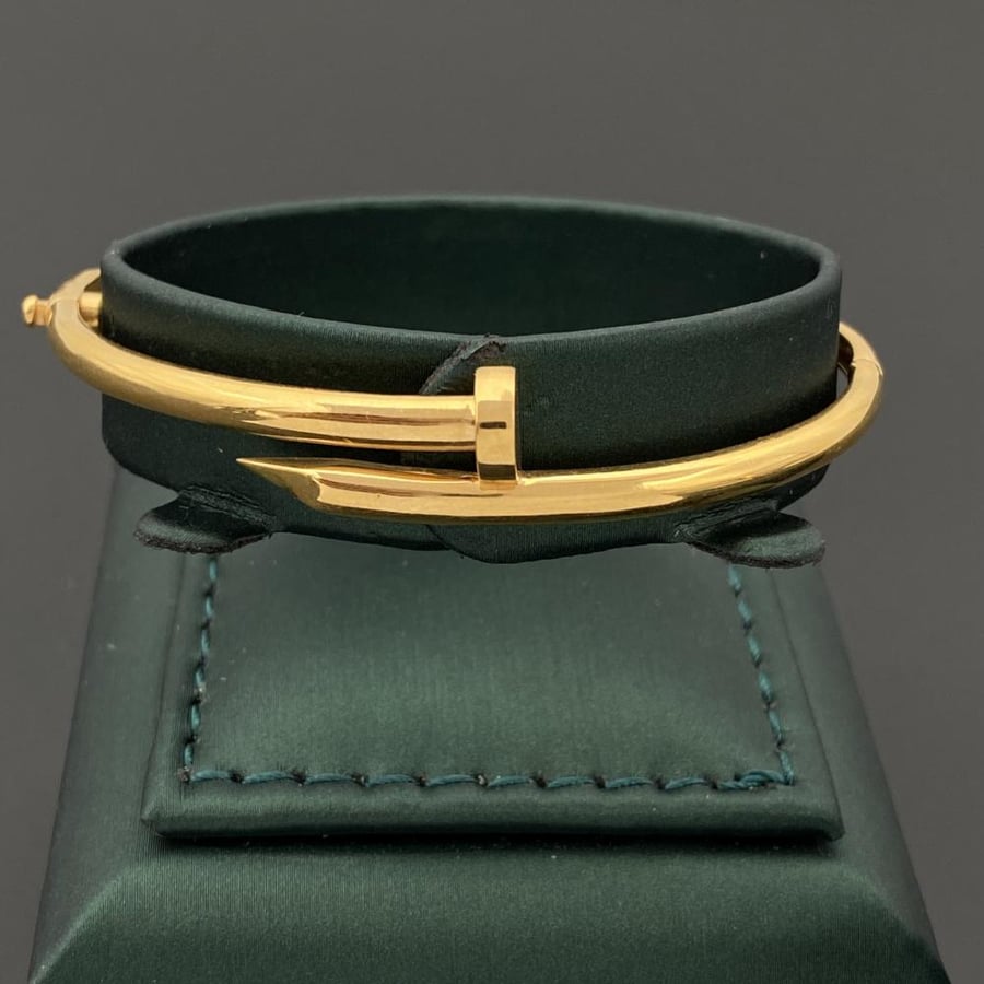 Bracelet and gold ring, 21 karat, weight 9.13 grams