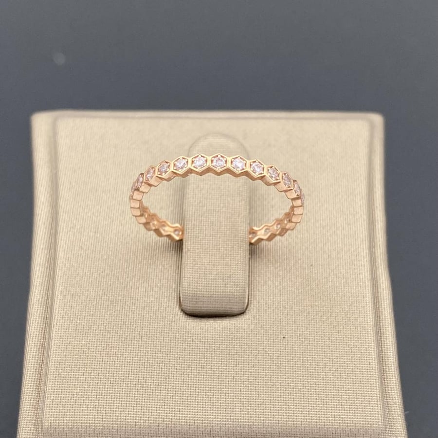 Gold ring size 18 weight 1.39 grams