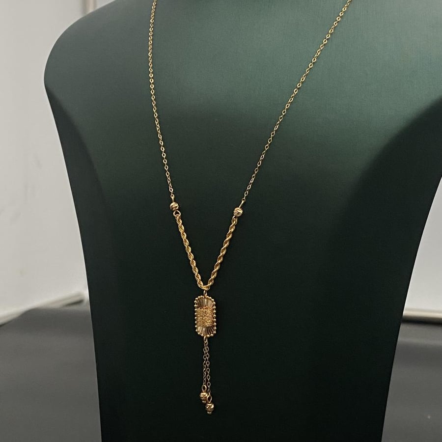 Gold bracelet, 21 karat, weight 2 grams