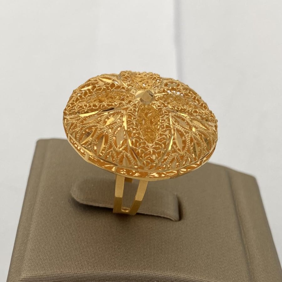 Gold ring 21 karat weight 7.48 grams