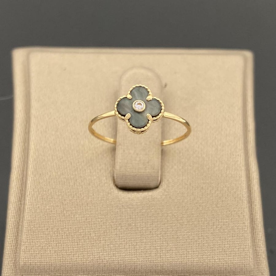 Gold ring 18 karat weight 0.61 grams