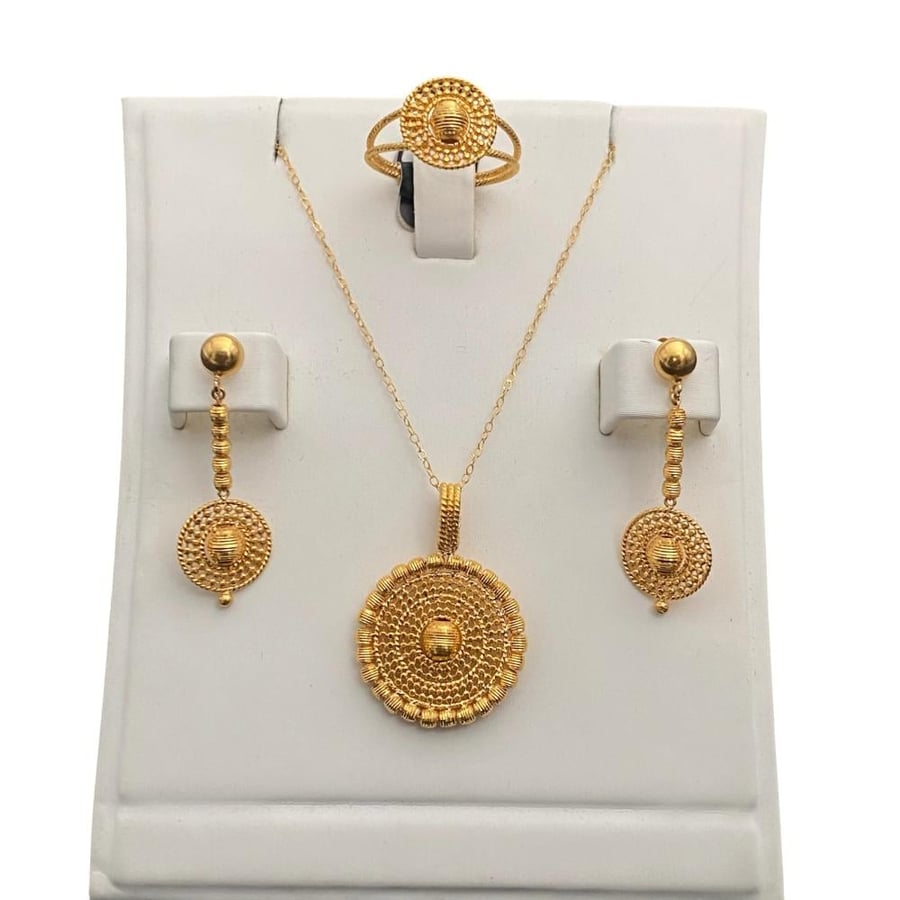 Half gold set of 21 karat, weight 9.8 grams