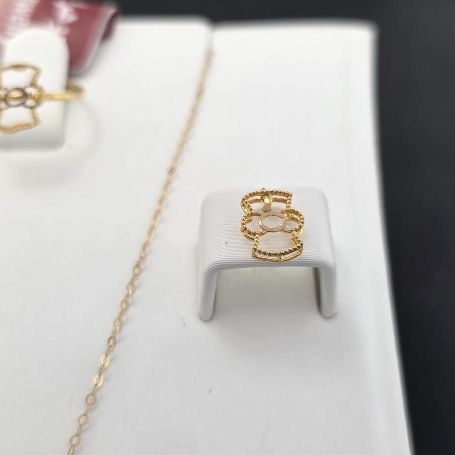 Half set of children's gold 21 karat weight 1.90 grams