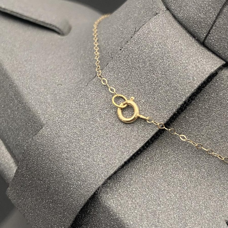 عقد ذهب عيار 18 الوزن 0.34 جرام
