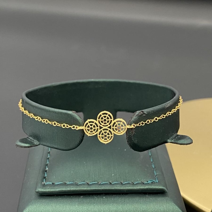 Gold set, 21 karat, weight 9.80 grams