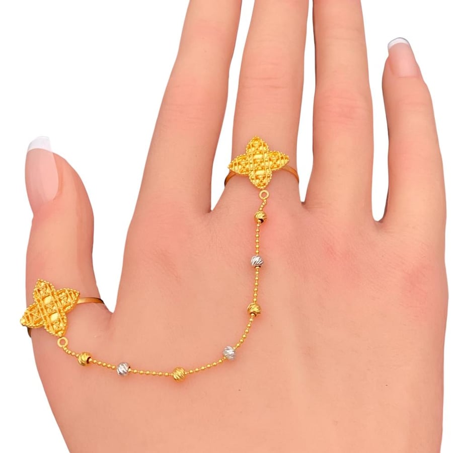 A 21-karat wire ring, weight 4.47 grams