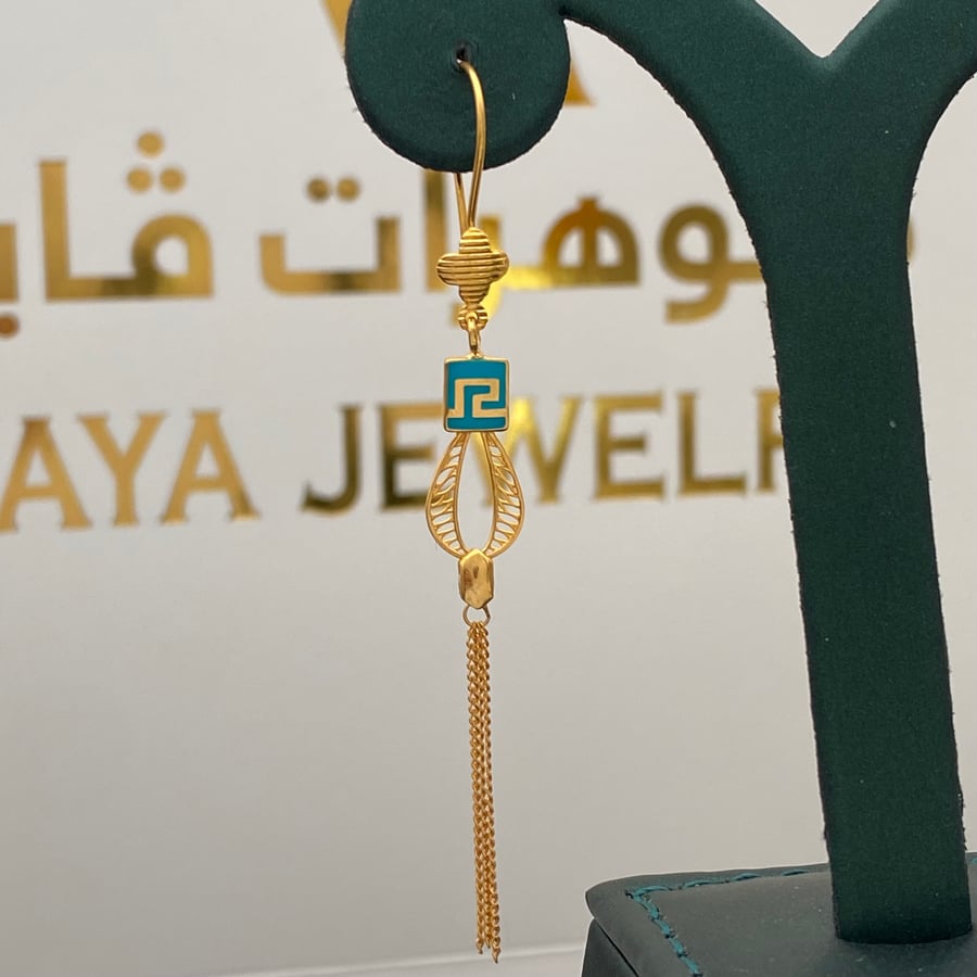 Gold earring, 21 karat, weight 2.87 grams