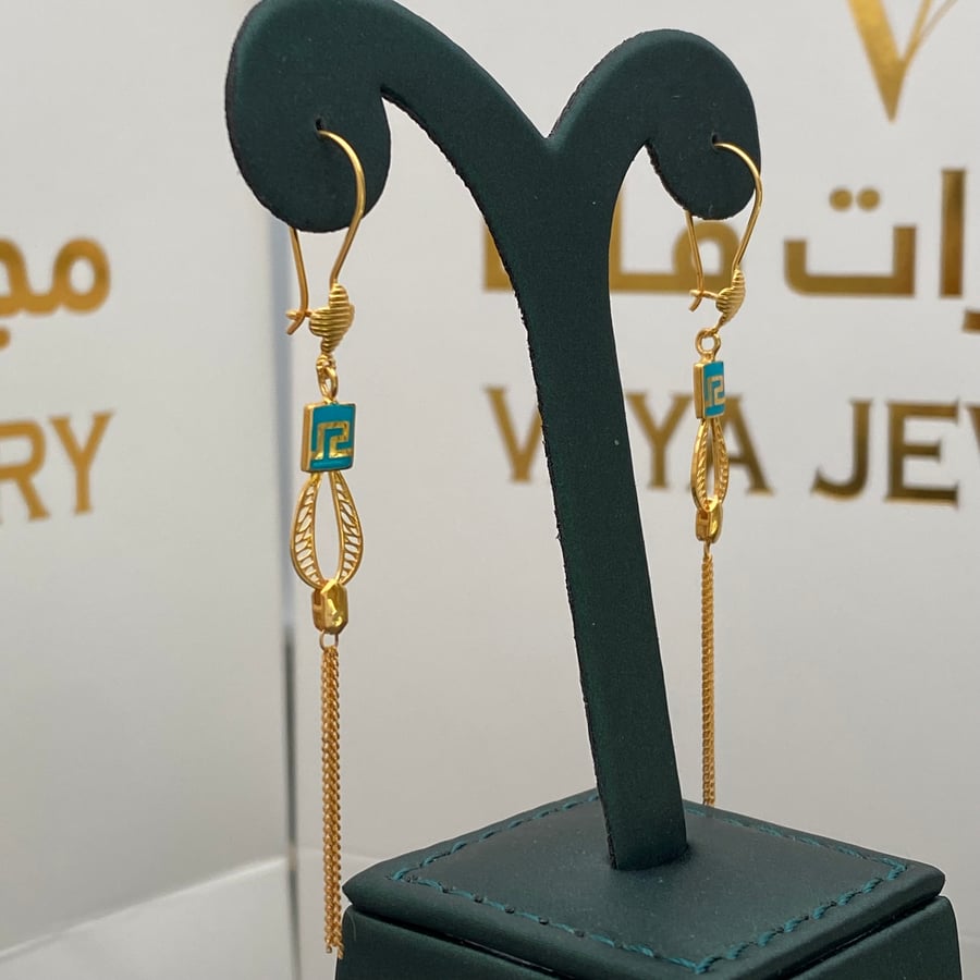 Gold earring, 21 karat, weight 2.87 grams