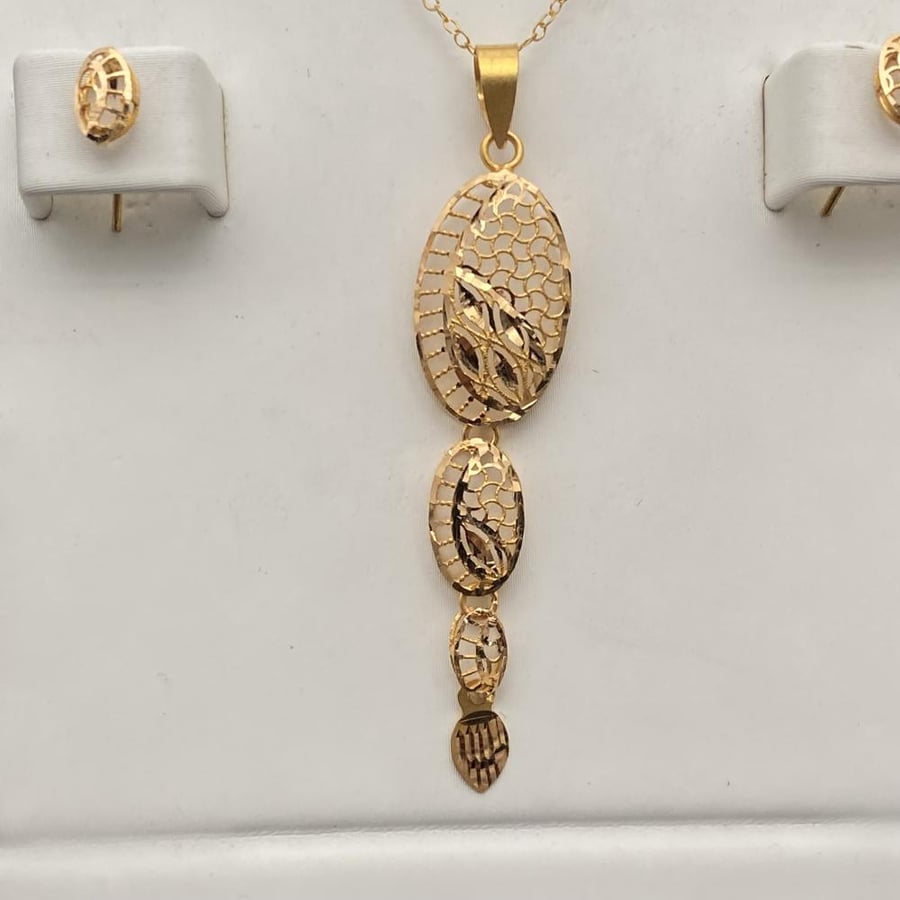 Half a 21-karat gold set, weight 3.6 grams