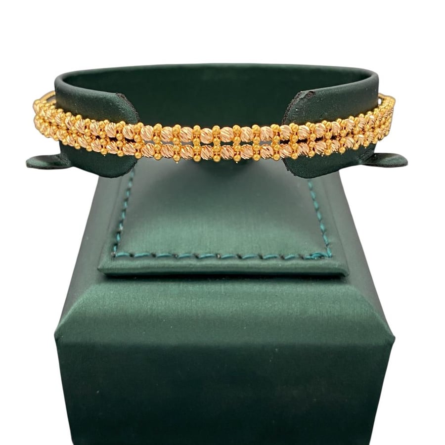 Gold bracelet weighing 8.32 grams