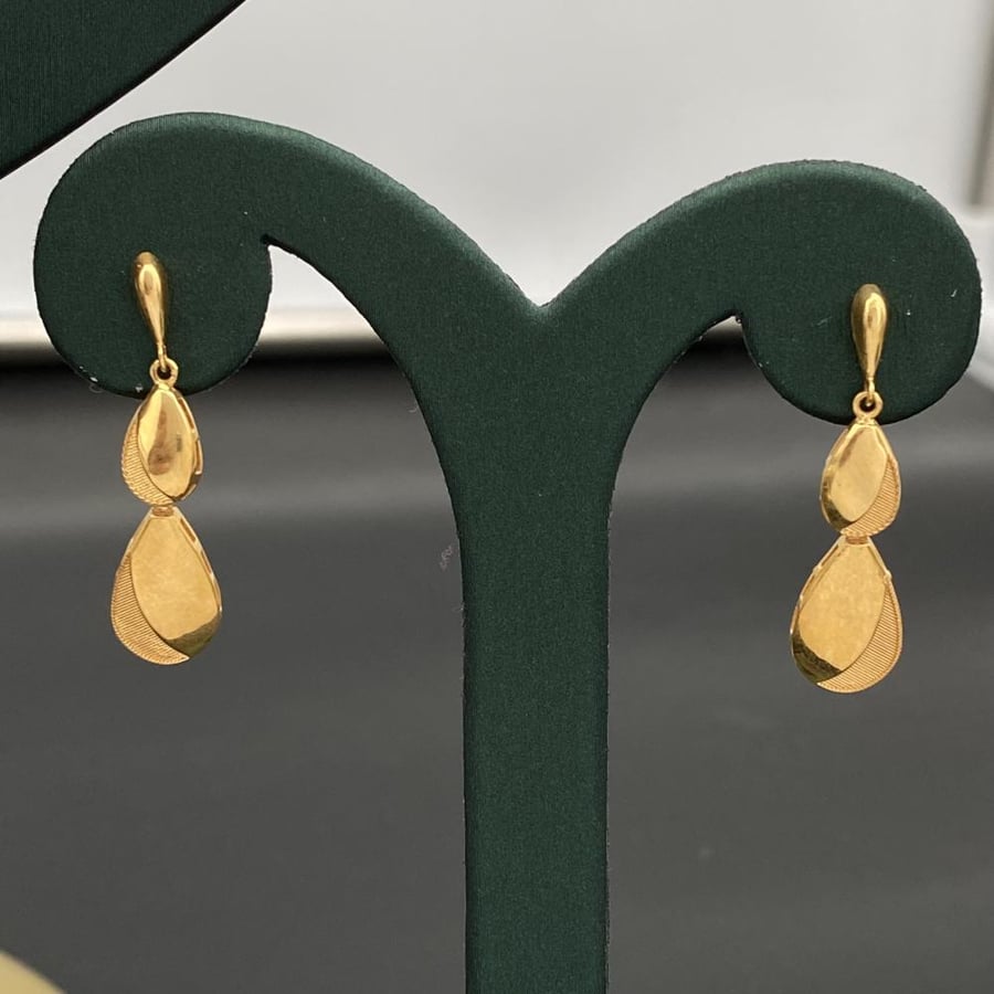 Gold set of 21 karat weight 27.40 grams