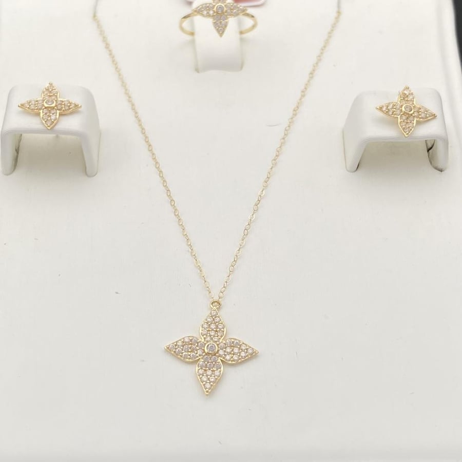 Half children's set of 18-karat gold weighing 1.78 grams