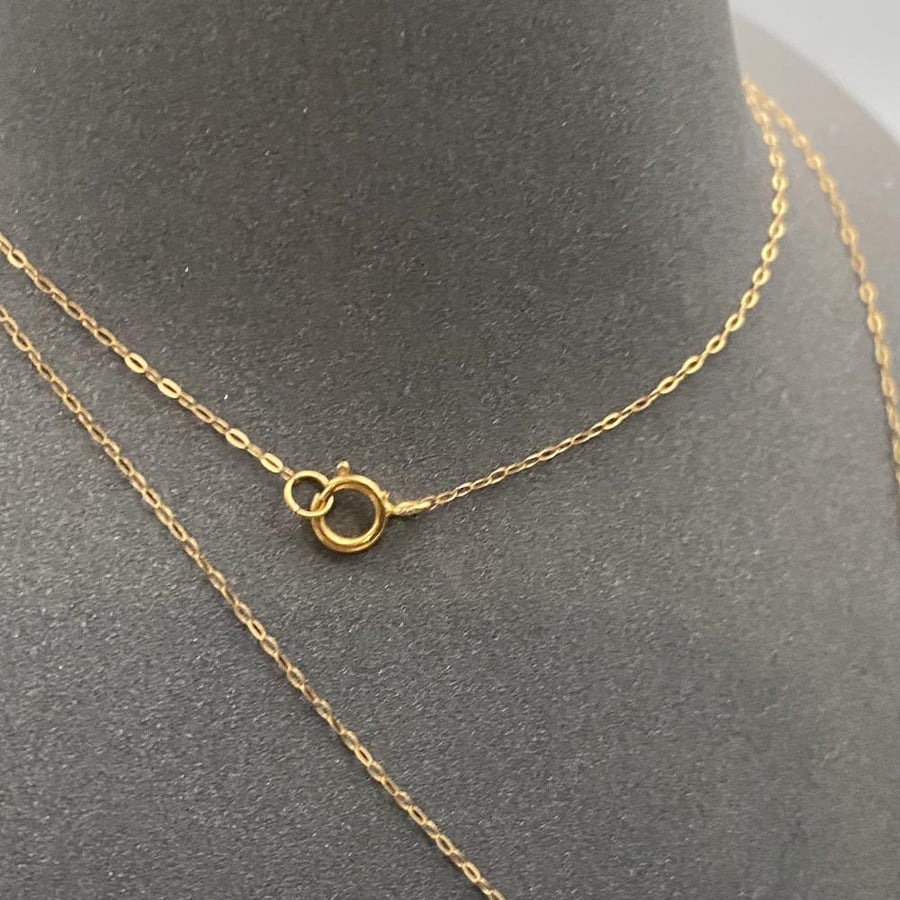 Gold necklace, 21 karat, weight 0.85 grams