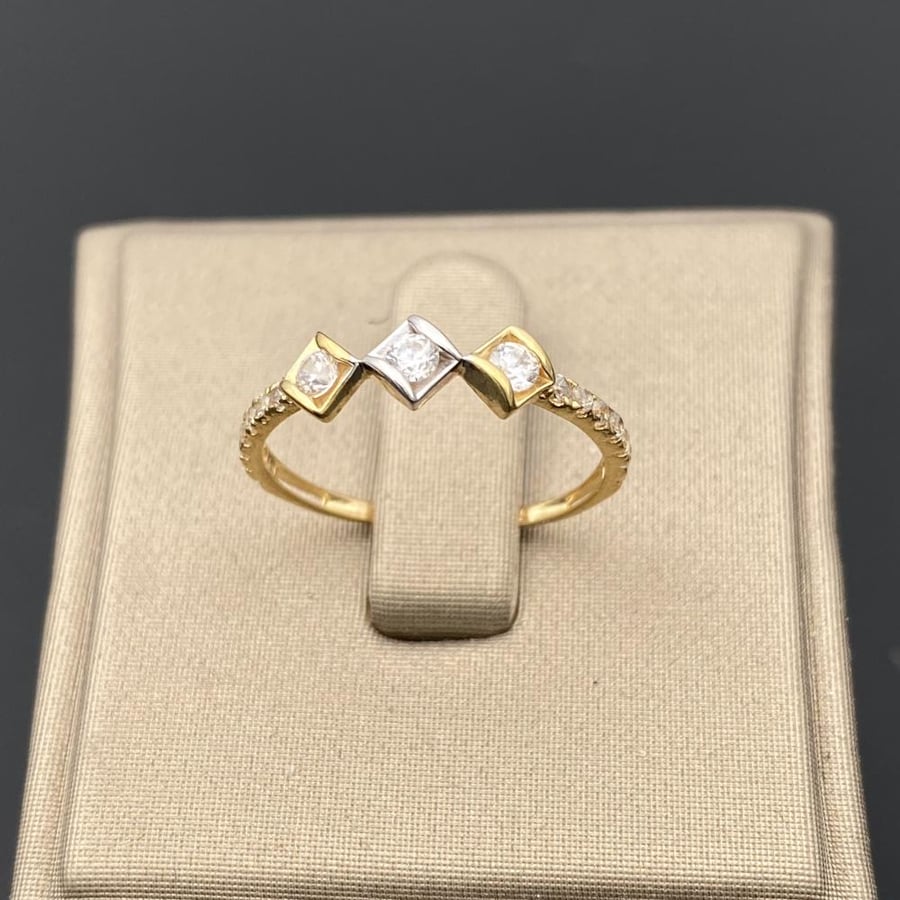 Gold ring 18 karat weight 1.26 grams