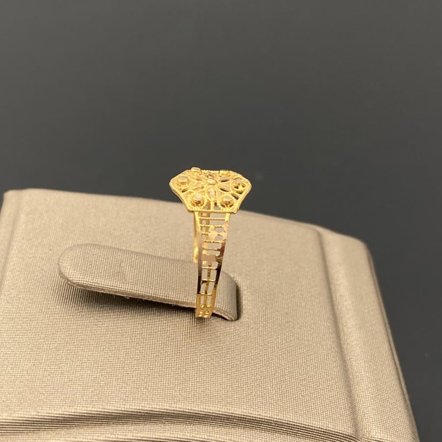 Gold ring 21 karat weight 0.89 grams
