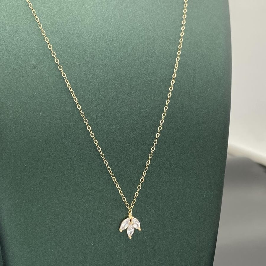 Gold necklace 18 karat weight 0.45 grams