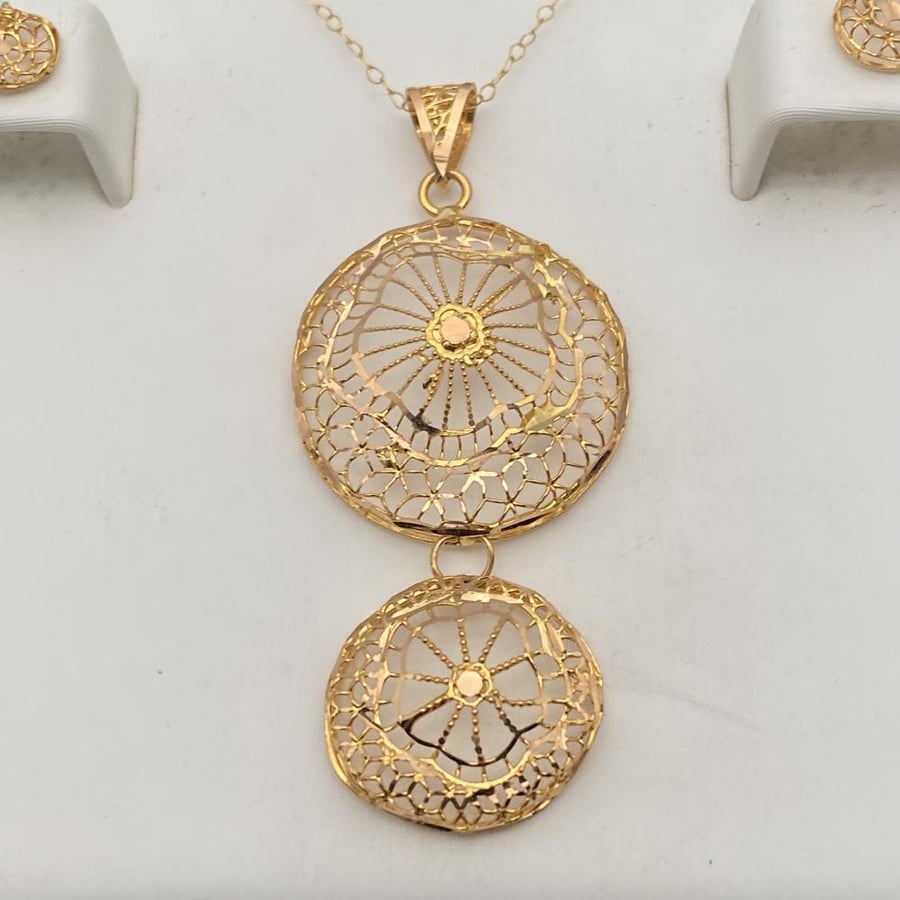 Half a 21-karat gold set, weight 4 grams
