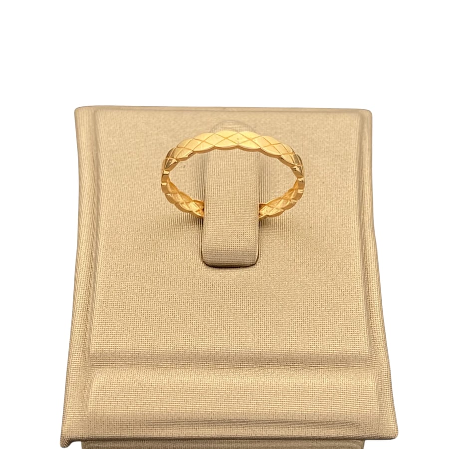 Gold ring 18 karat weight 1.29 grams