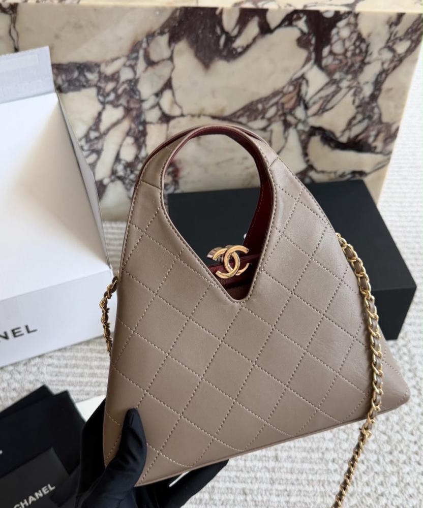 شانيل ميني هوبو