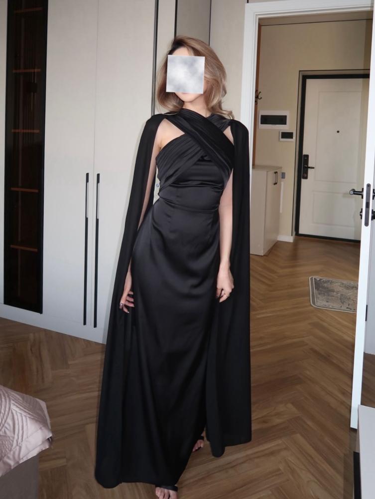 فستان اسود ناعم