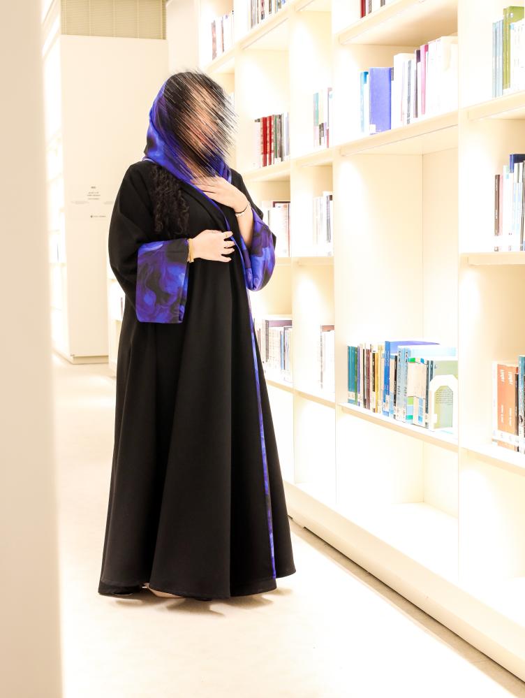 كريب أسود مع شيفون مموج