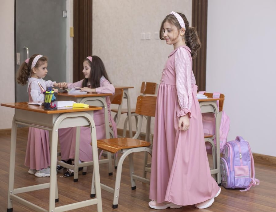 مريول مميز قطعة واحدة باكمام انيقة وتصميم انيق مع كسرات في الاسفل | قطعة واحدة
