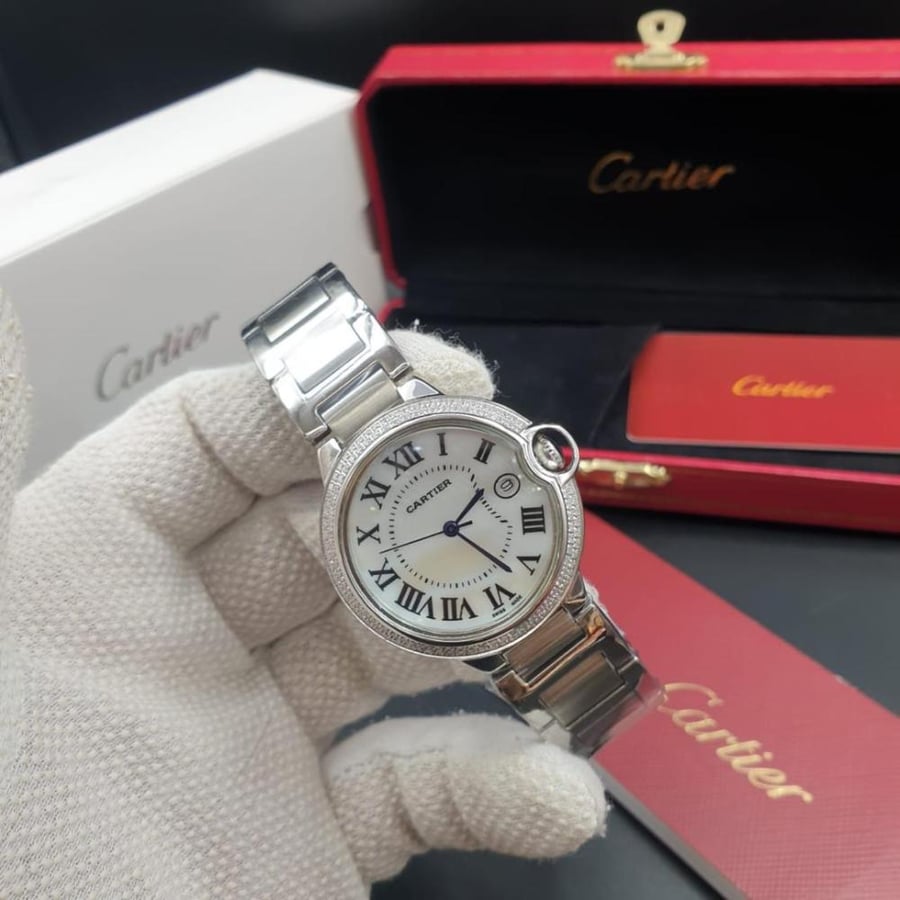 Cartier women's watch, high quality with accessories