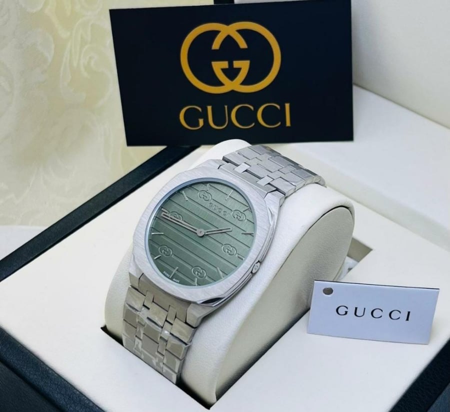ساعة GUCCI الرجالية مع جميع ملحقاتها
