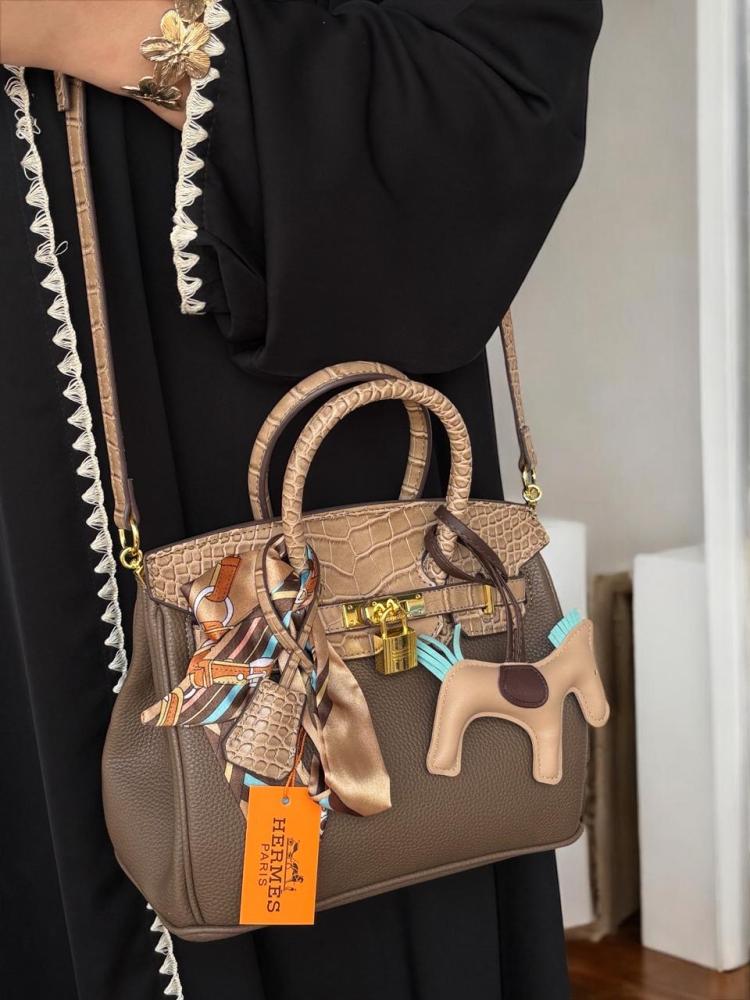 HERMES bag, this is of high quality with accessories
