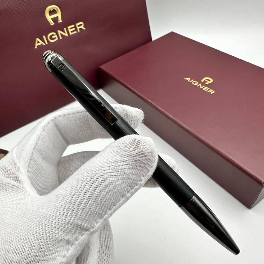 A pen of the Agner brand with all its accessories