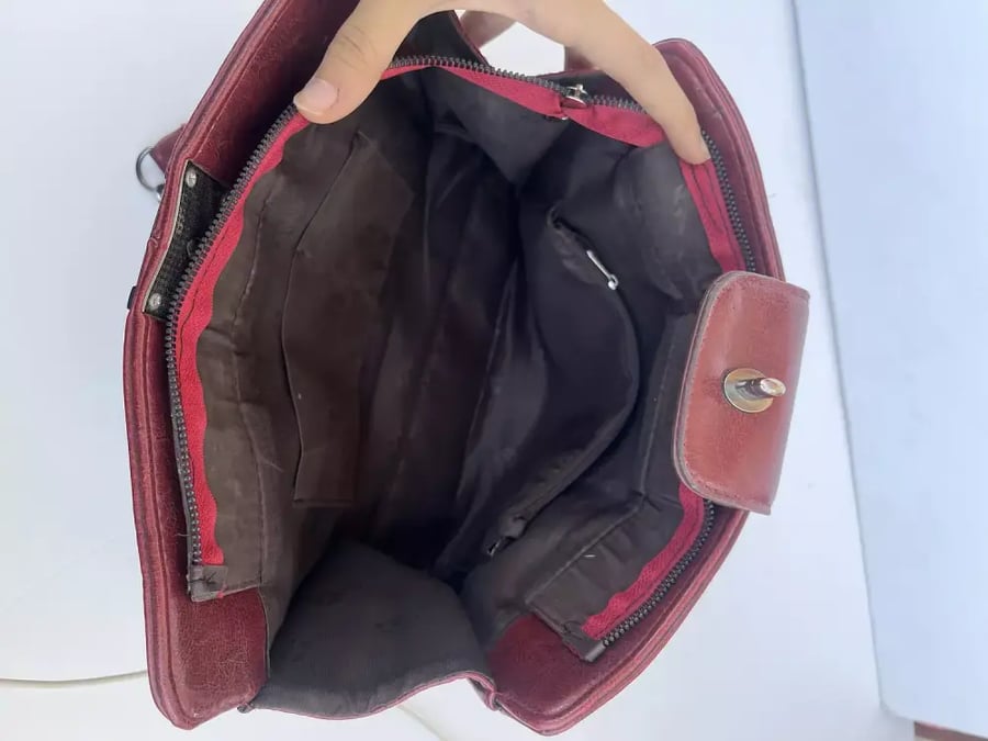 Coolest Burgundy vintage handbag